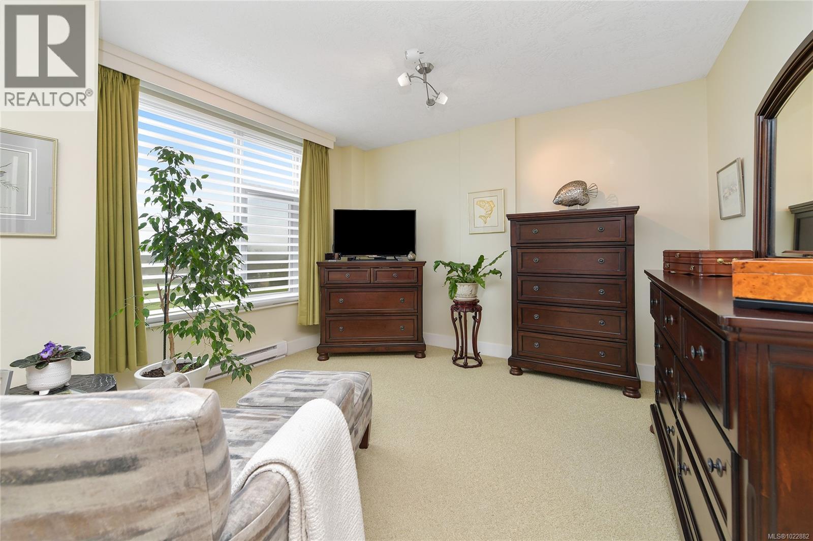 5336 Sayward Hill Cres - 28