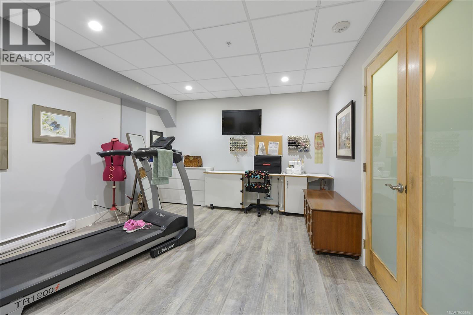 5336 Sayward Hill Cres - 42