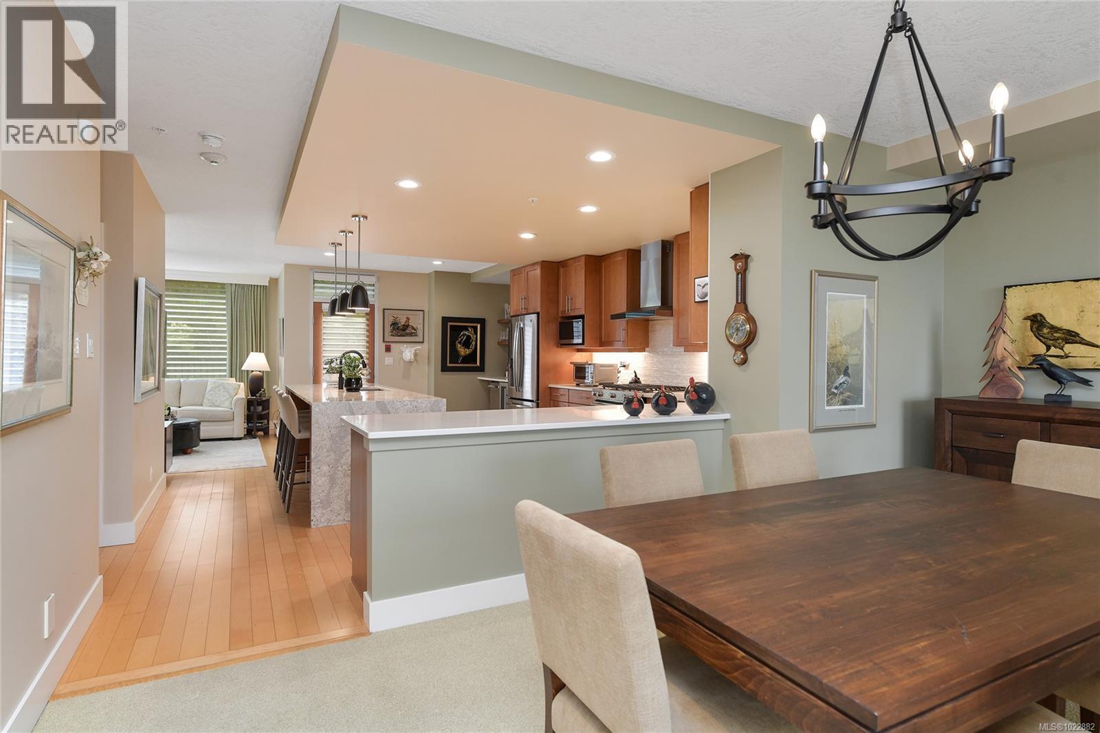 5336 Sayward Hill Cres - 9