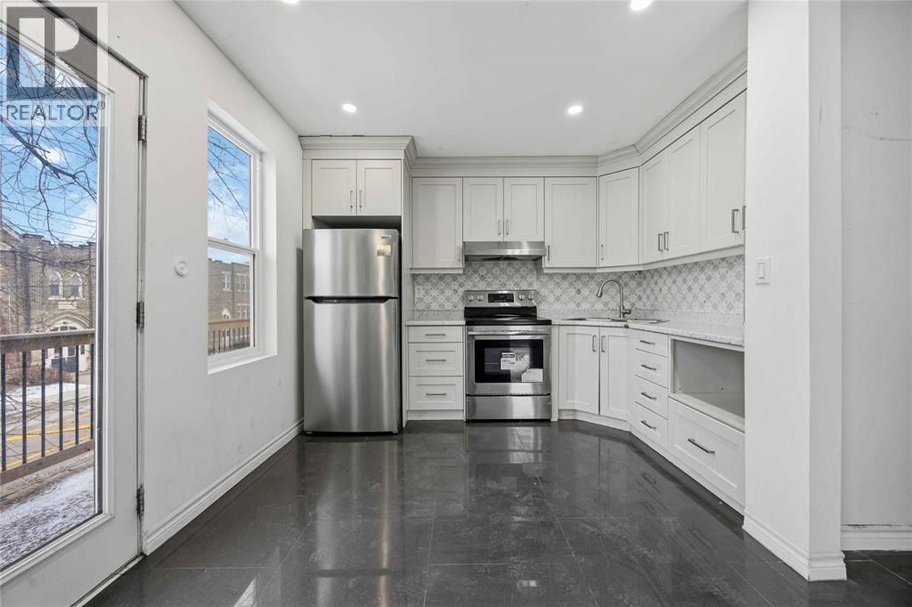 211 GEORGE Unit B photo 5