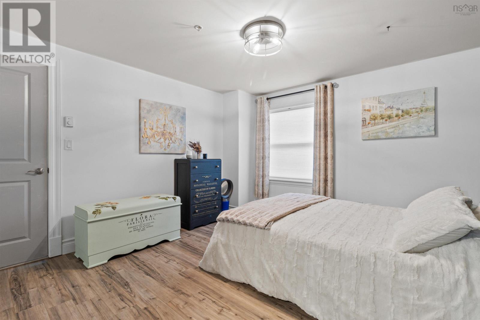 Property 18 of 41 of 106 1270 Oxford Street