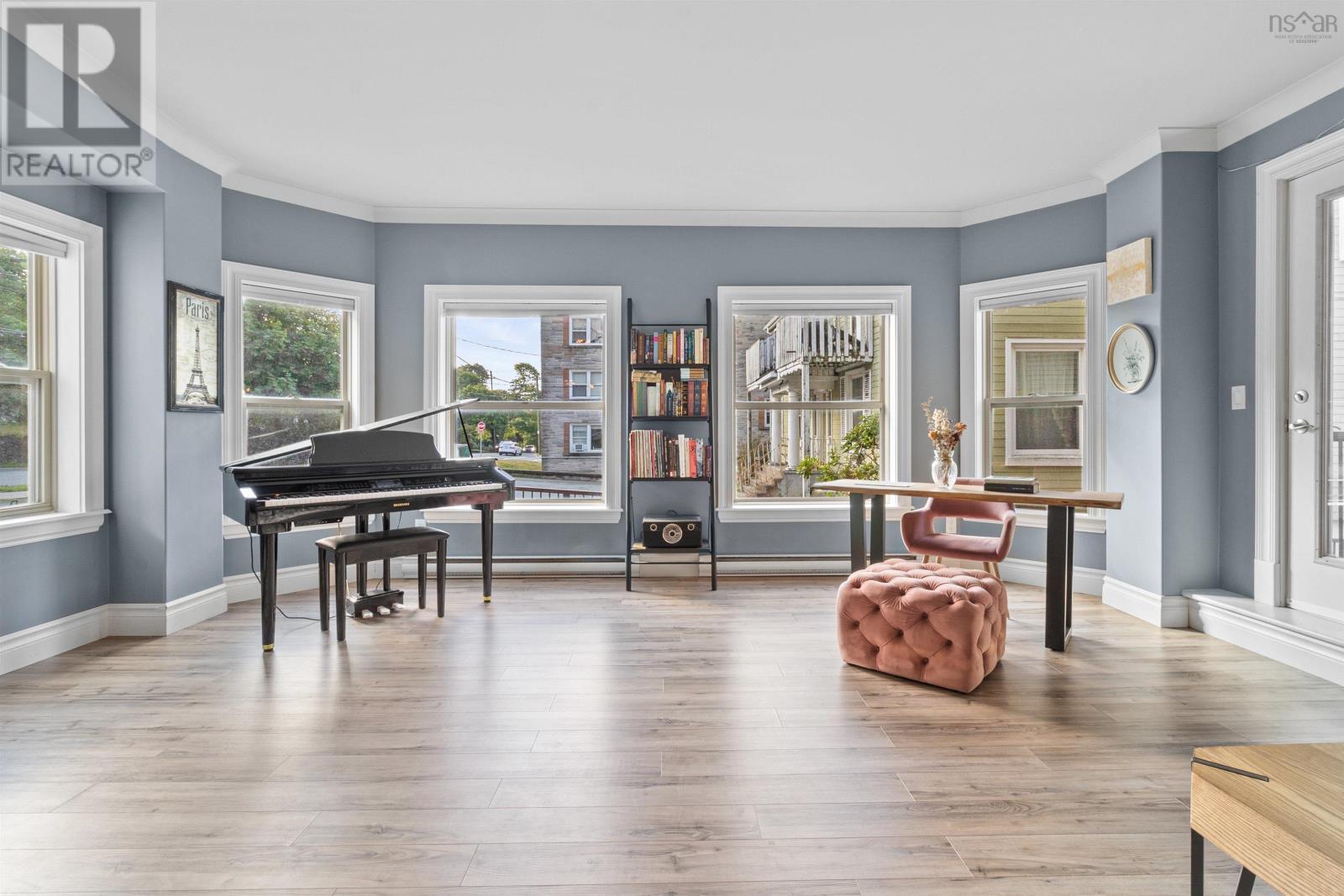 Property 11 of 41 of 106 1270 Oxford Street