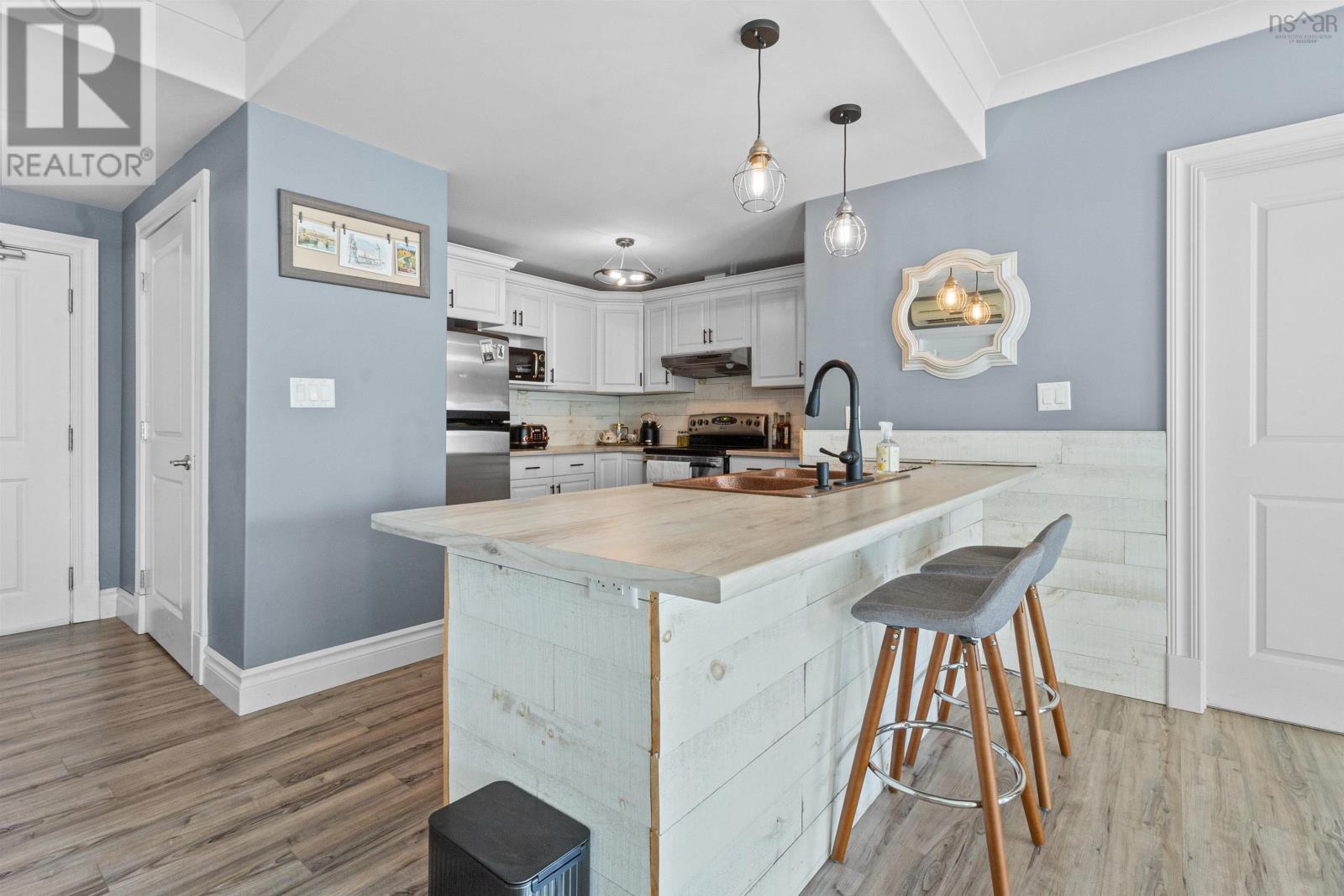 Property 13 of 41 of 106 1270 Oxford Street