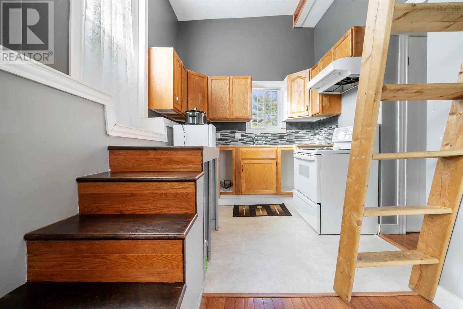 Property 29 of 38 of 208 PLEASANT Street