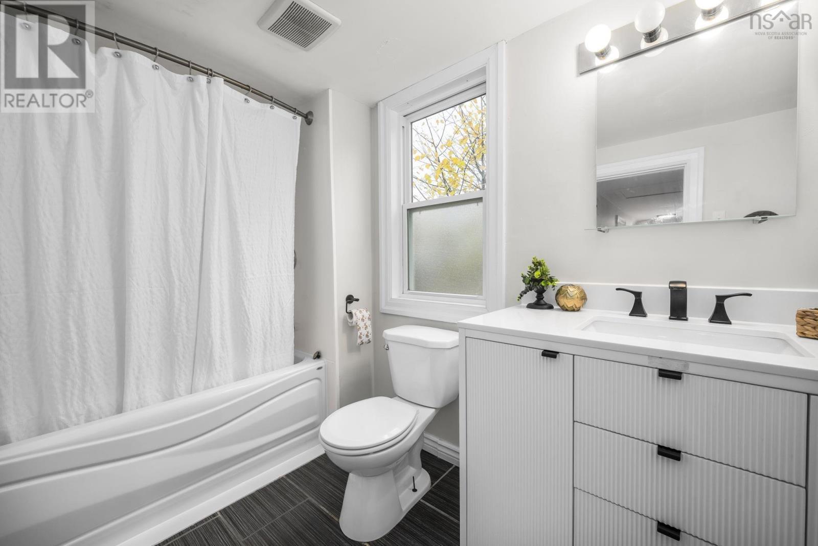 Property 21 of 27 of 3224 Devonshire Avenue