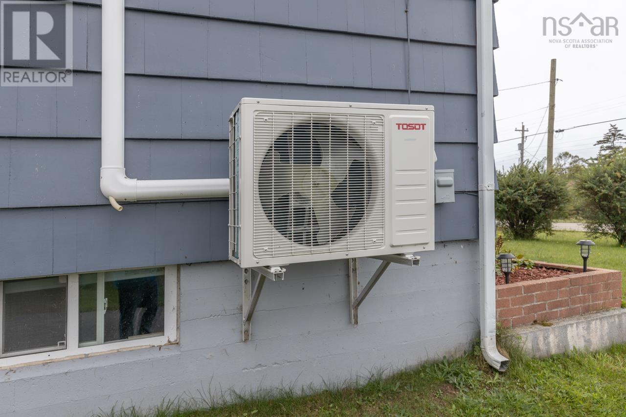 Property 11 of 40 of 5686 Highway 1