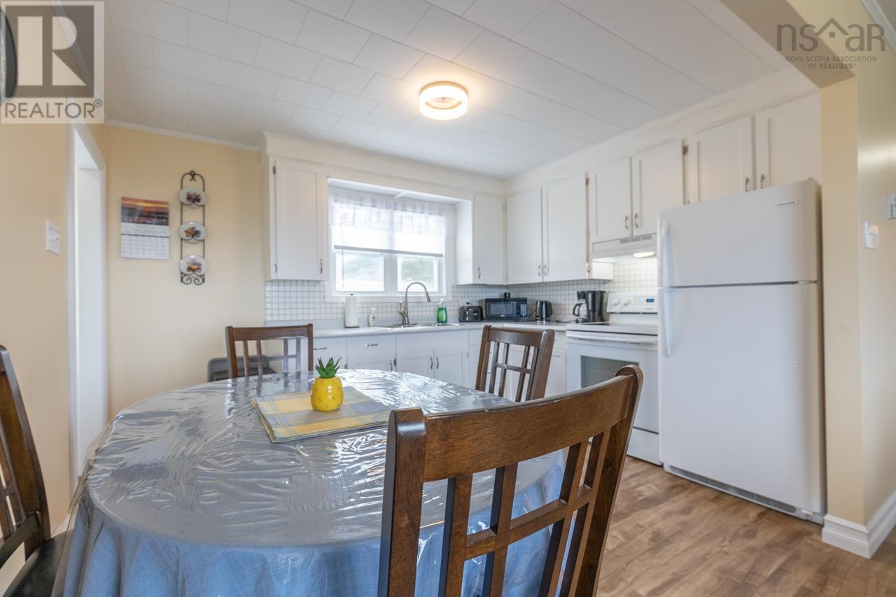 Property 15 of 40 of 5686 Highway 1