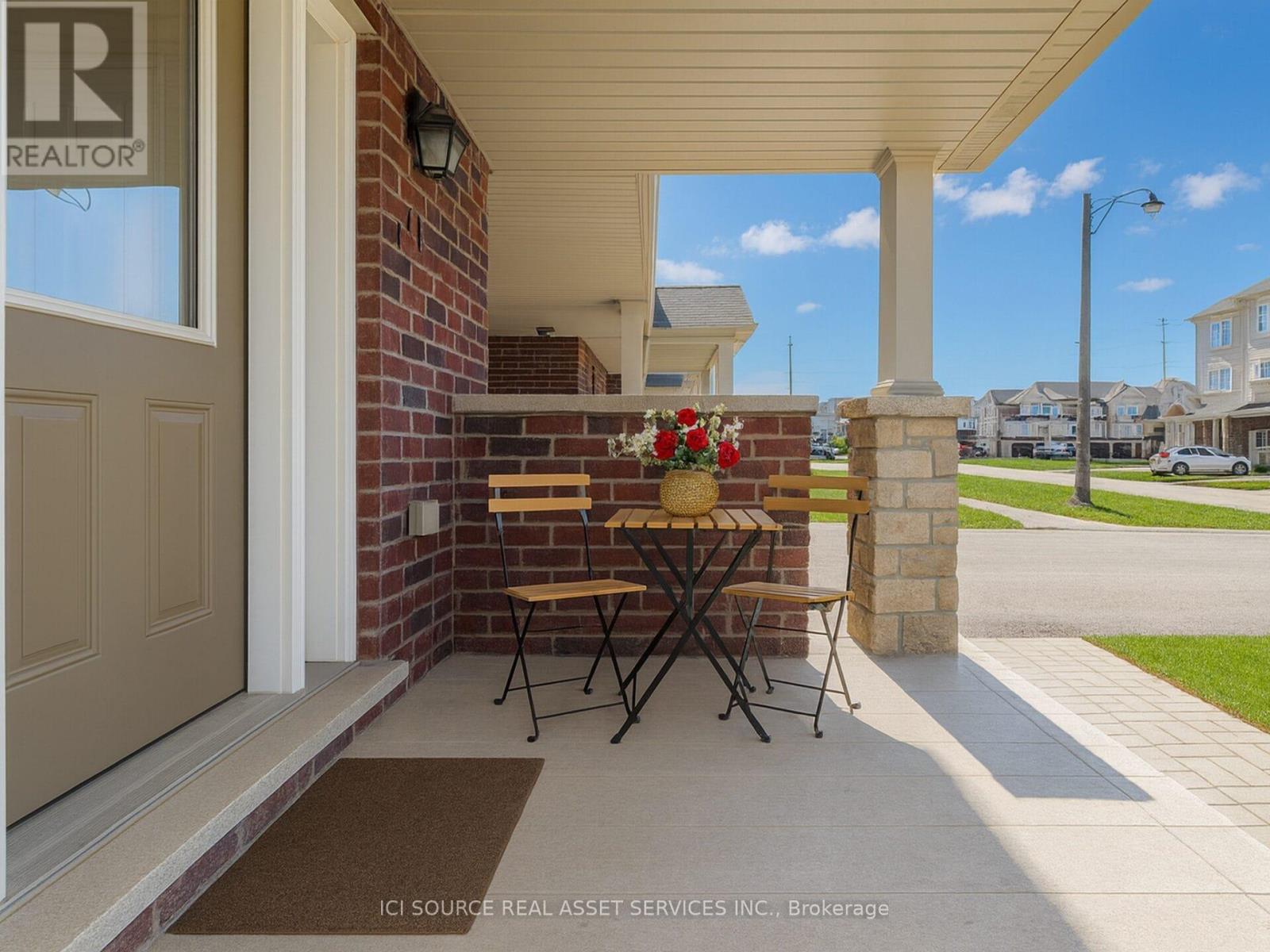 71 TABARET CRESCENT - 2