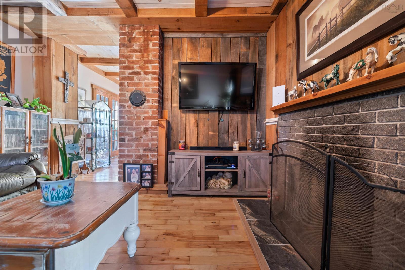 Property 15 of 49 of 187 Highway 302