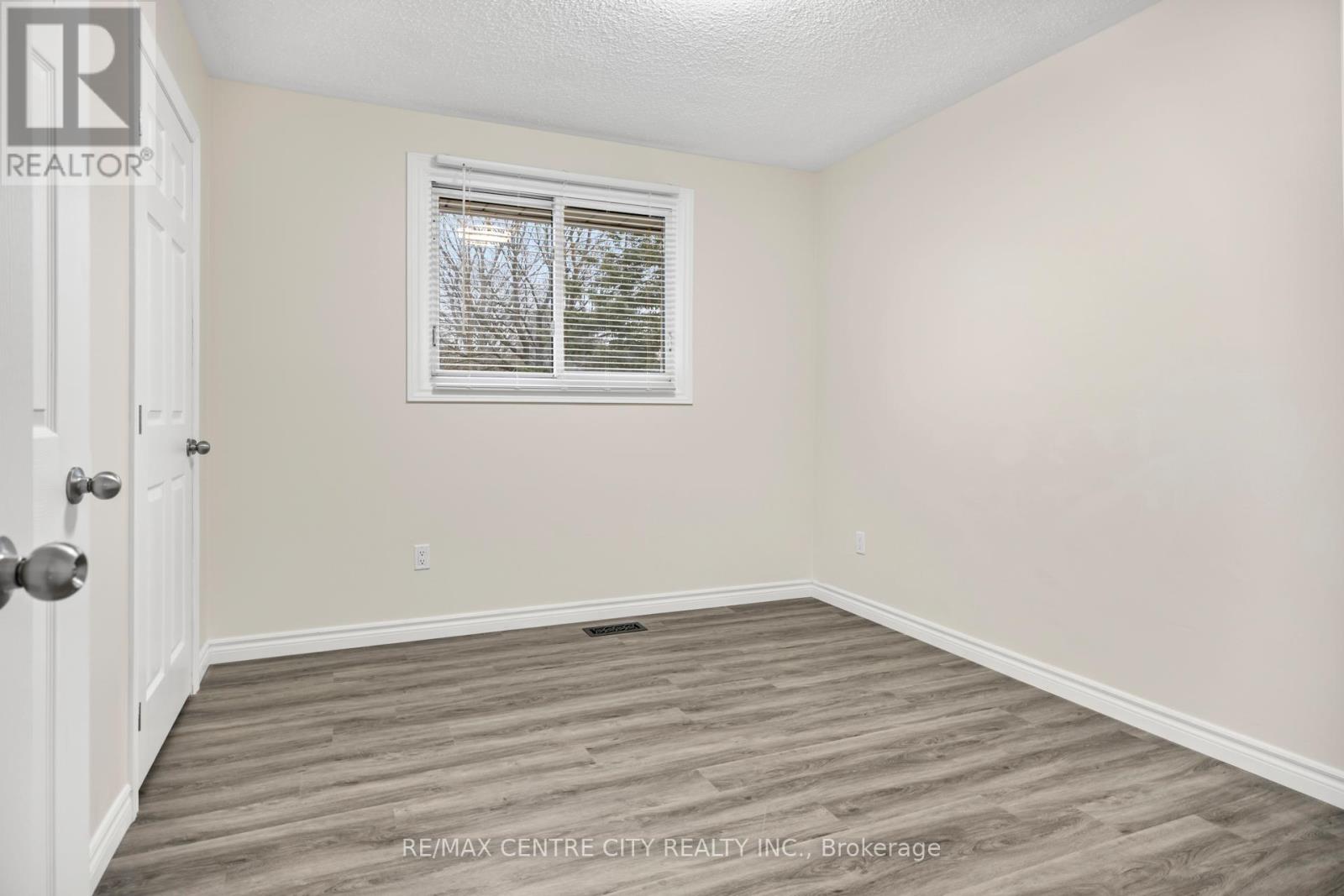 42606 JOHNATHON STREET — photo 21