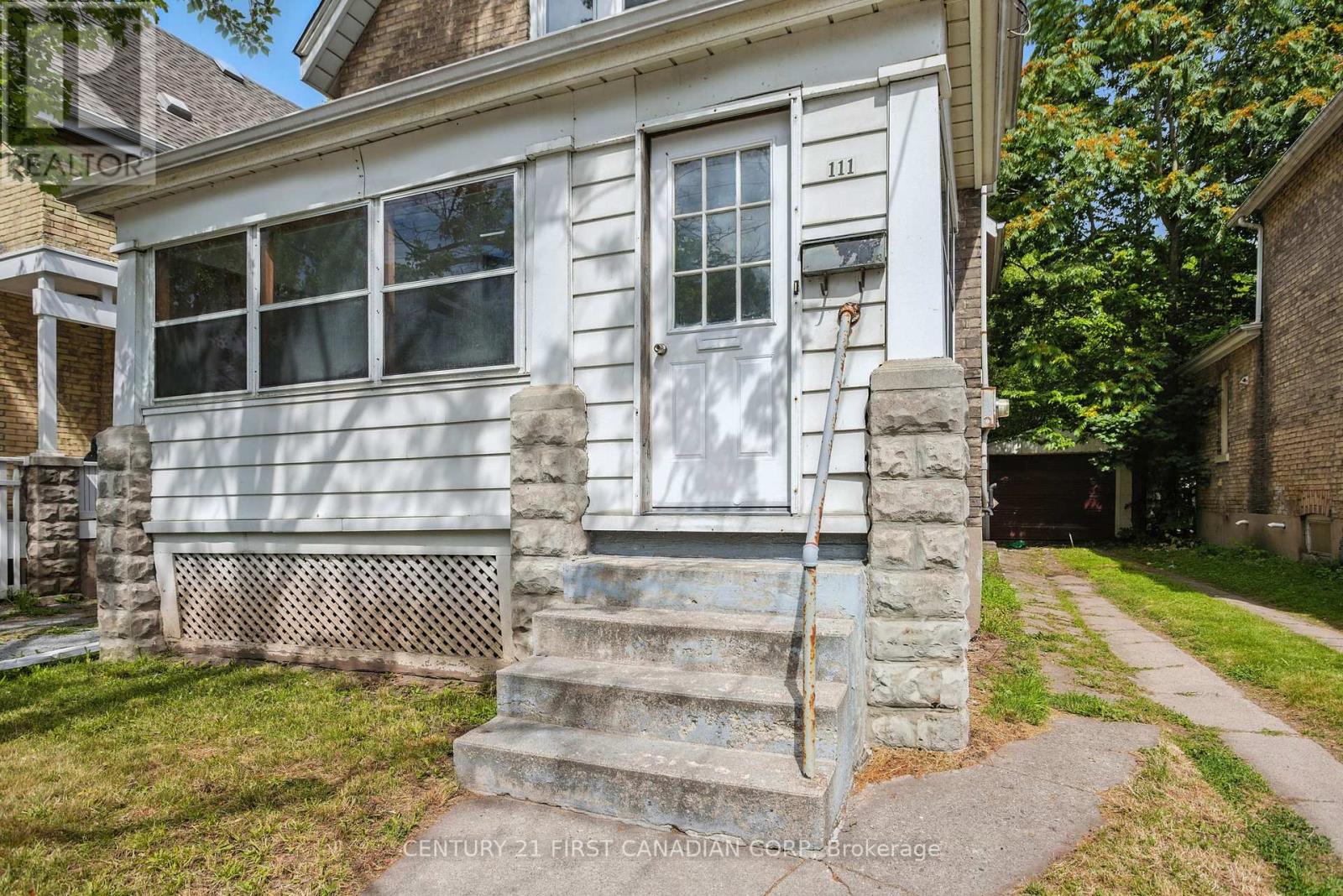 111 WHARNCLIFFE ROAD N - Photo 4 of 33, London North (North N), Ontario