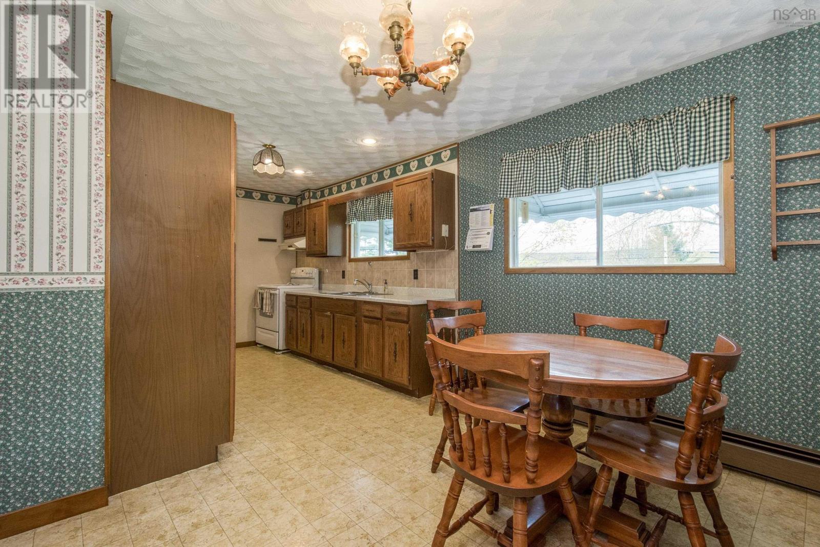 Property 17 of 49 of 683 Main Street