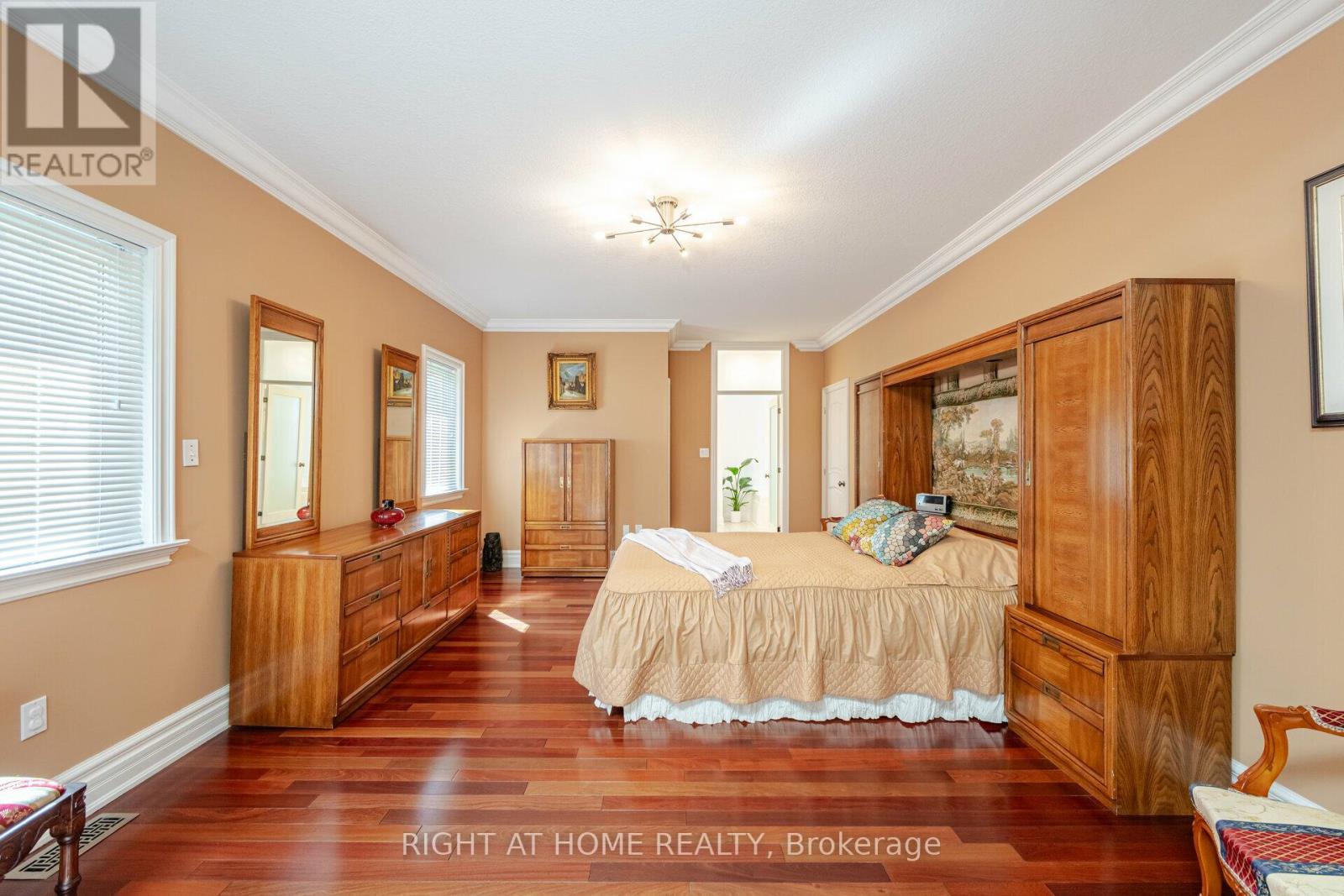 6 LORD DUNCAN COURT - 21