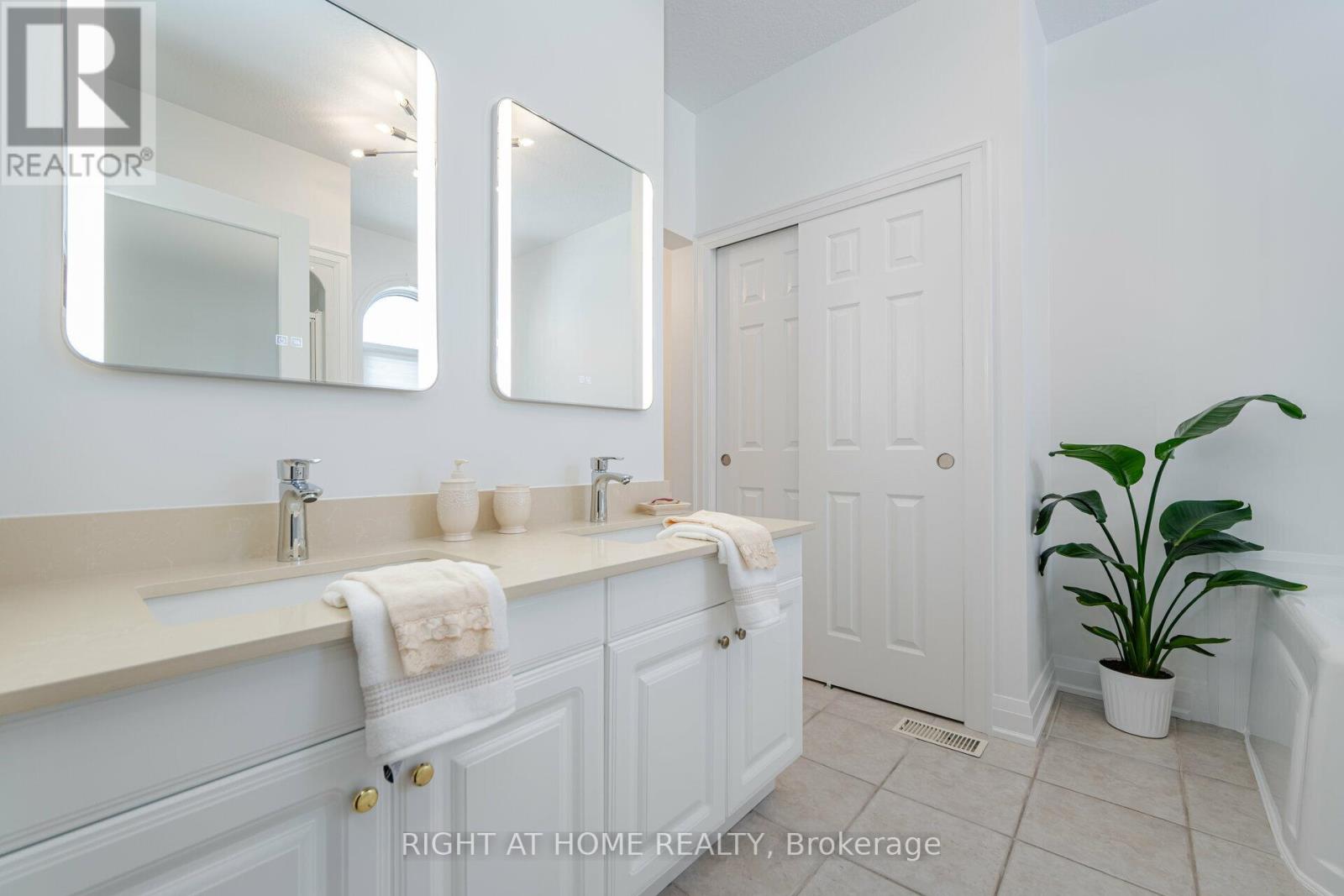 6 LORD DUNCAN COURT - 22