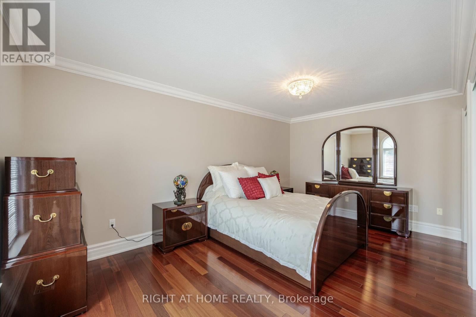 6 LORD DUNCAN COURT - 28
