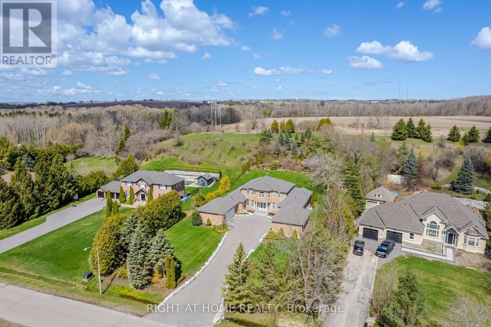 6 LORD DUNCAN COURT - 37