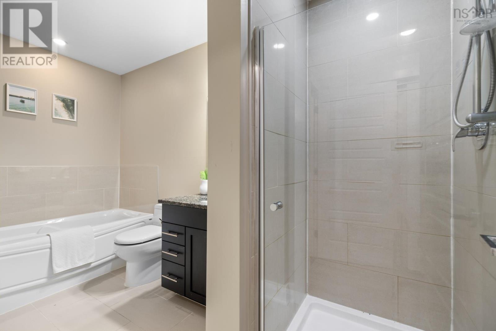 Property 32 of 47 of 205 31 Kings Wharf Place