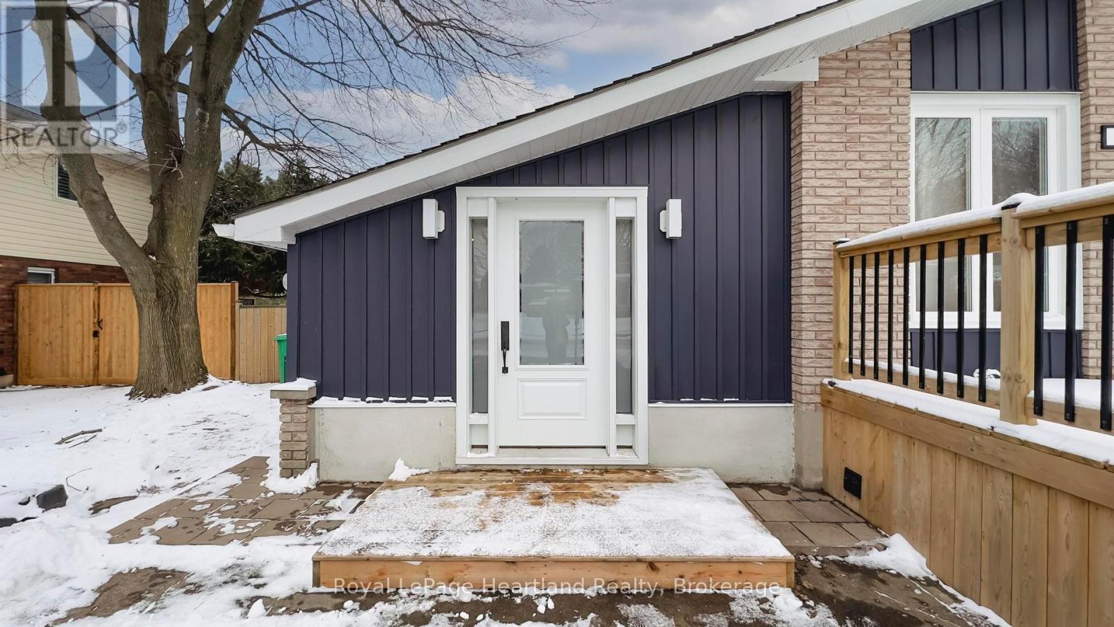 296 WALNUT STREET S - Photo 3 of 42, Goderich (Goderich (Town)), Ontario