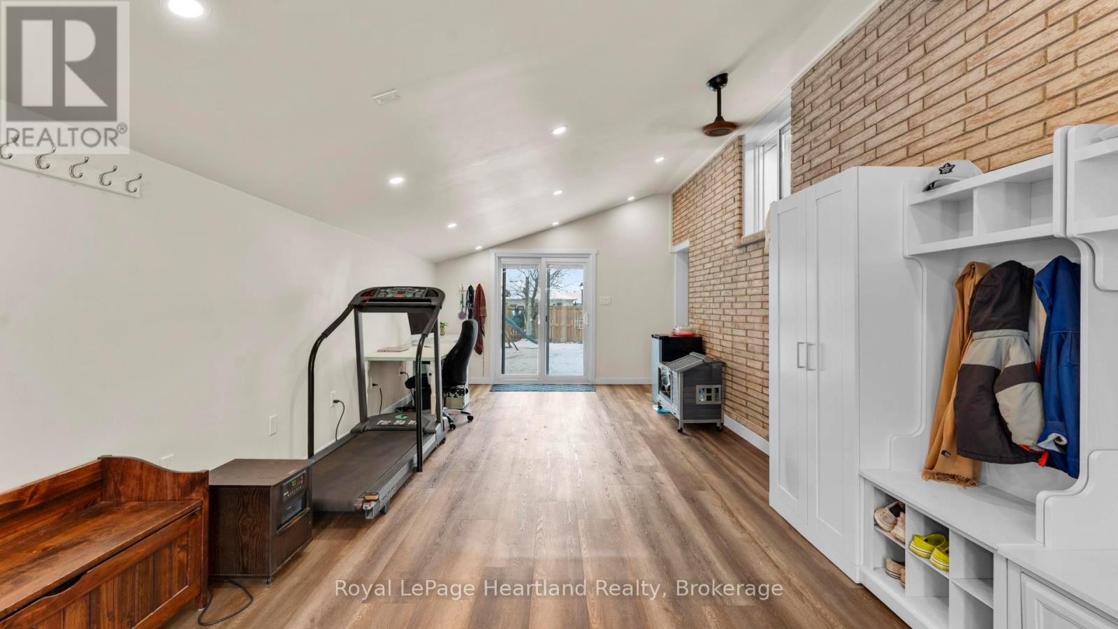 296 WALNUT STREET S - Photo 4 of 42, Goderich (Goderich (Town)), Ontario