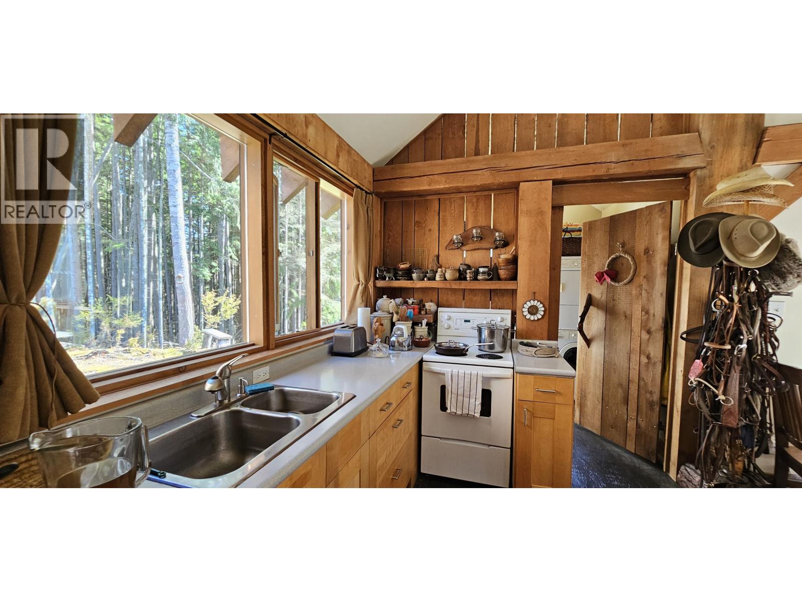 2236 MOUNTAIN ROAD, Gambier Island