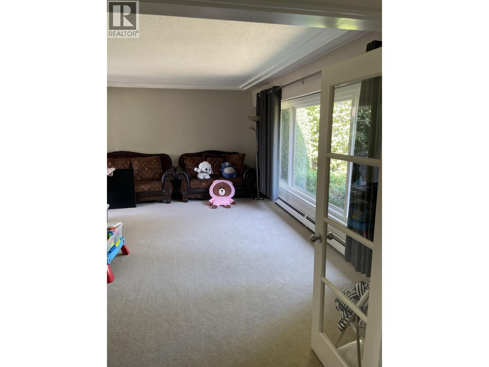 2038 54TH AVE - Photo 2 of 12, Vancouver, British Columbia