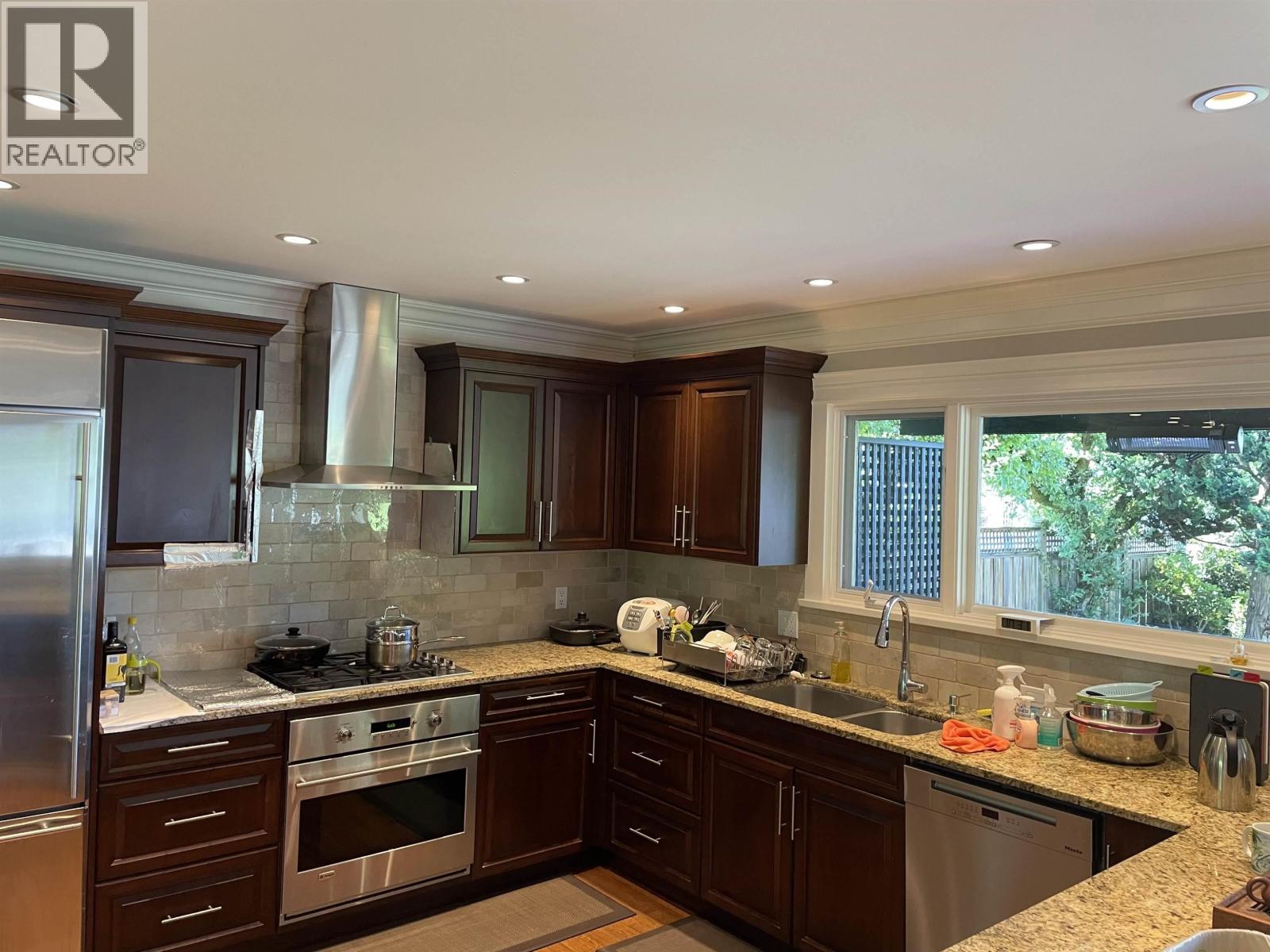 2038 54TH AVE - Photo 3 of 12, Vancouver, British Columbia