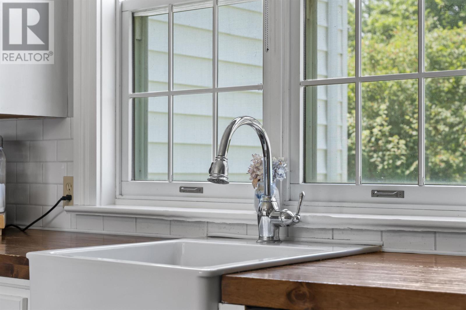 Property 19 of 48 of 2141 Highway 2