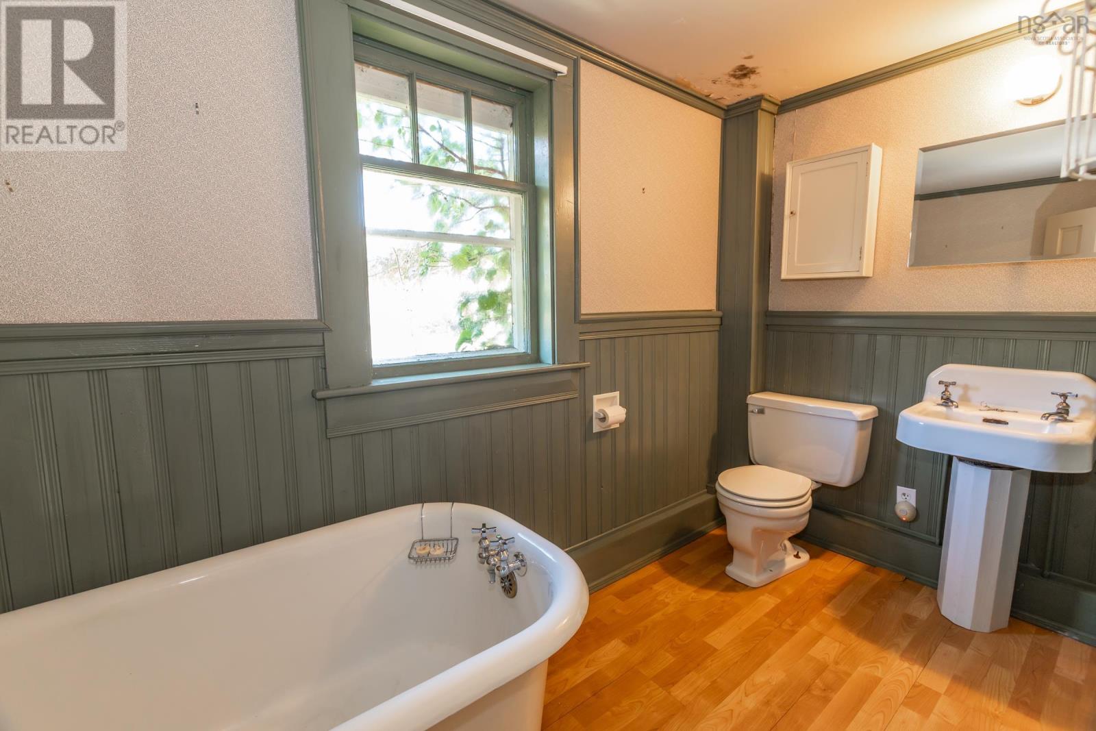 Property 26 of 46 of 1611 Granville Road