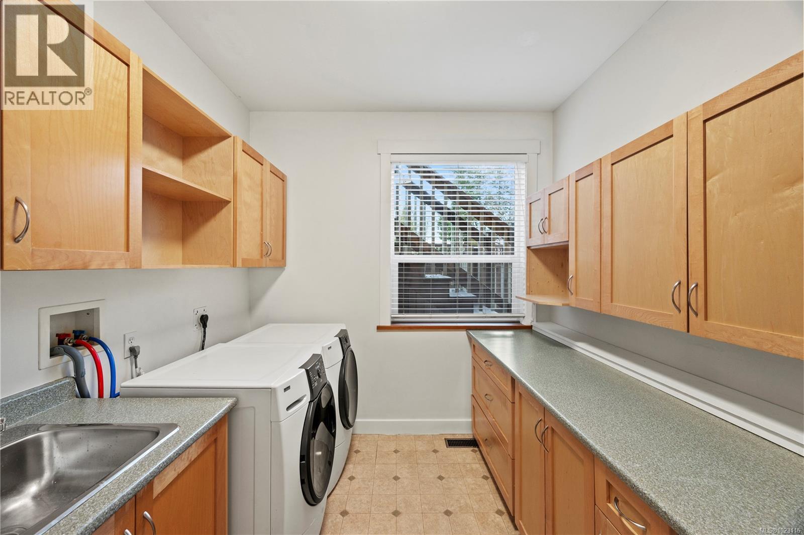  4937 Eagle View Lane, Saanich