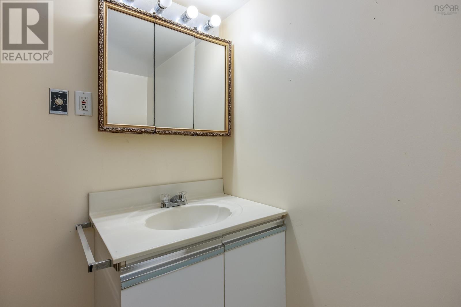 Property 20 of 29 of 516 Windsor Street