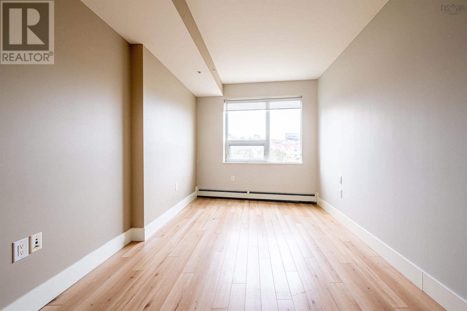 Property 18 of 31 of 208 15 Kings Wharf Place