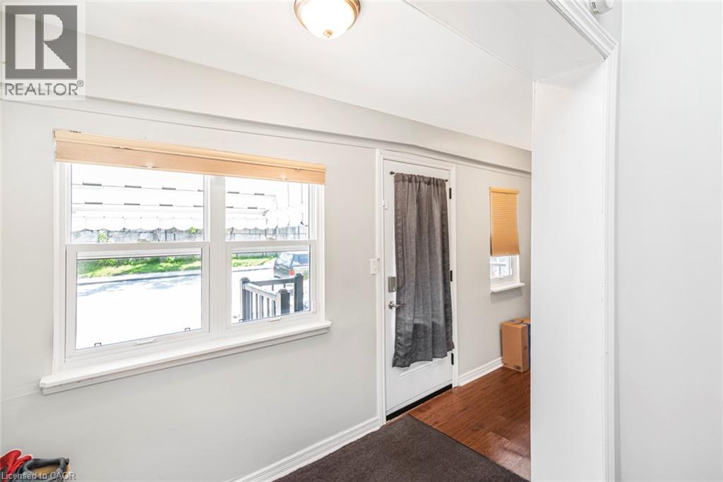 51 BEACH Road - Photo 3 of 40, Hamilton, Ontario