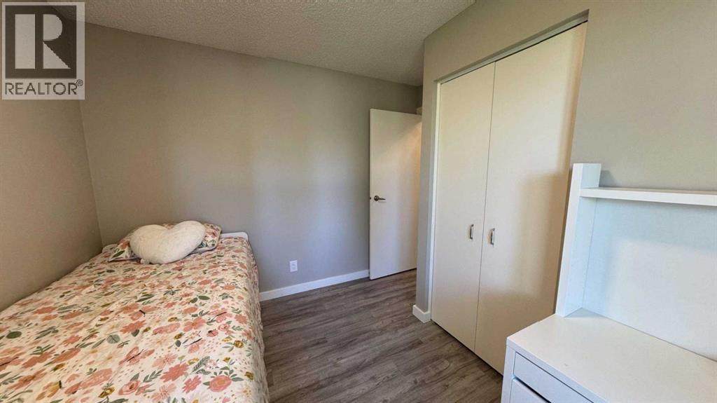 Single Family House Bungalow for Sale in  Sunhurst Court SE Sundance Calgary 