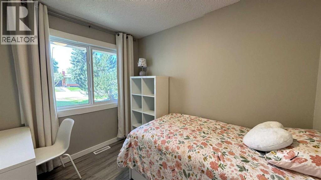 Single Family House Bungalow for Sale in  Sunhurst Court SE Sundance Calgary 