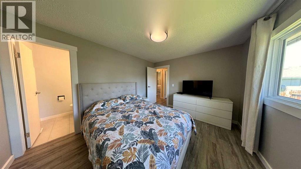 Single Family House Bungalow for Sale in  Sunhurst Court SE Sundance Calgary 