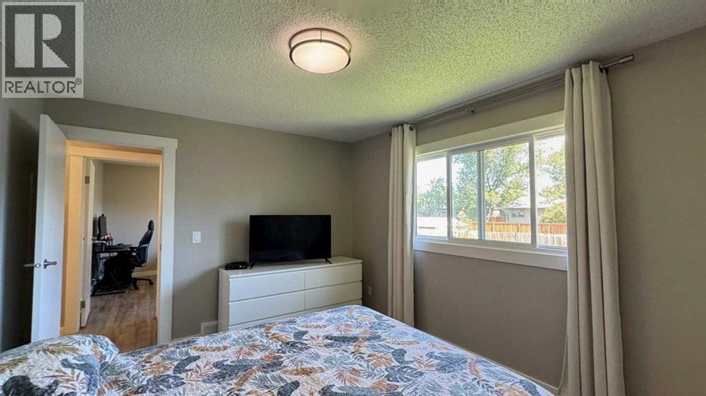 Single Family House Bungalow for Sale in  Sunhurst Court SE Sundance Calgary 