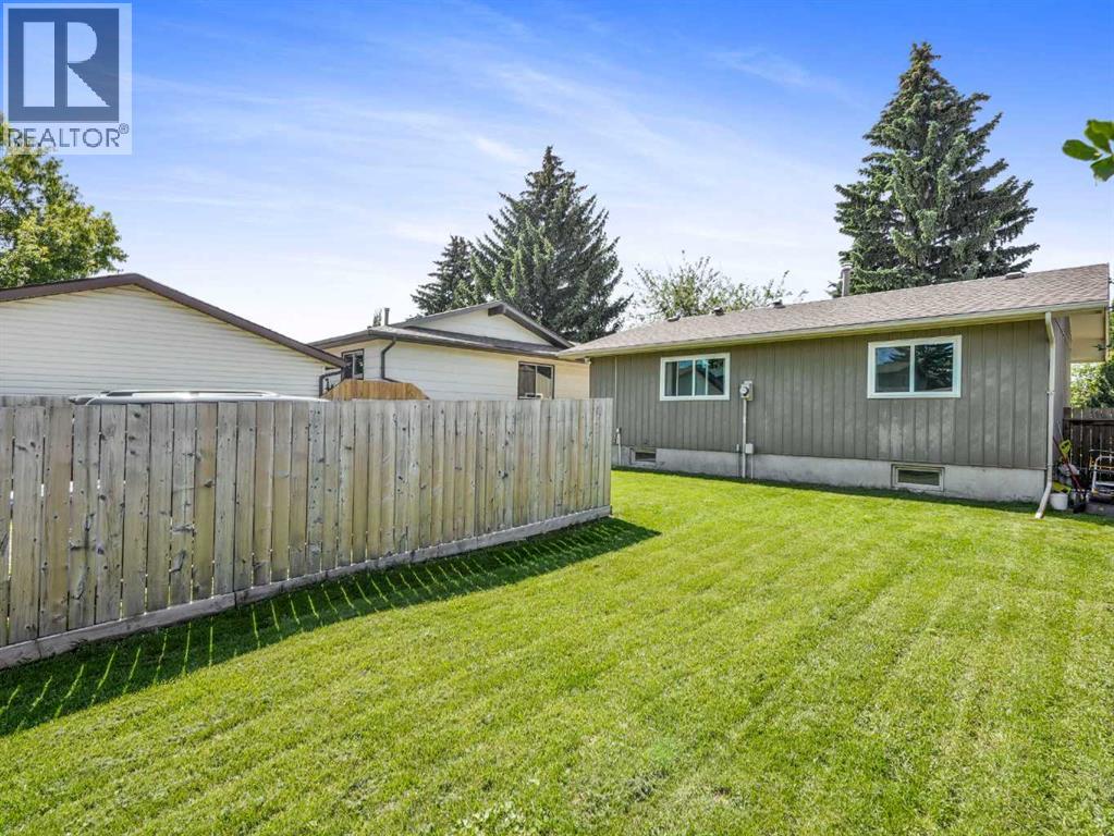 Single Family House Bungalow for Sale in  Sunhurst Court SE Sundance Calgary 