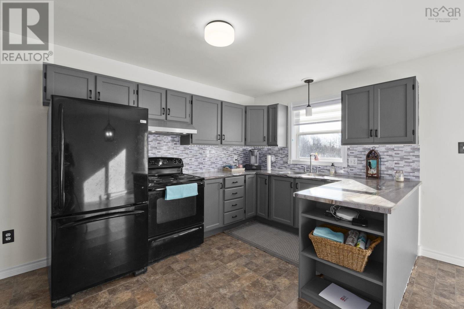 Property 10 of 34 of 11 Melrose Crescent