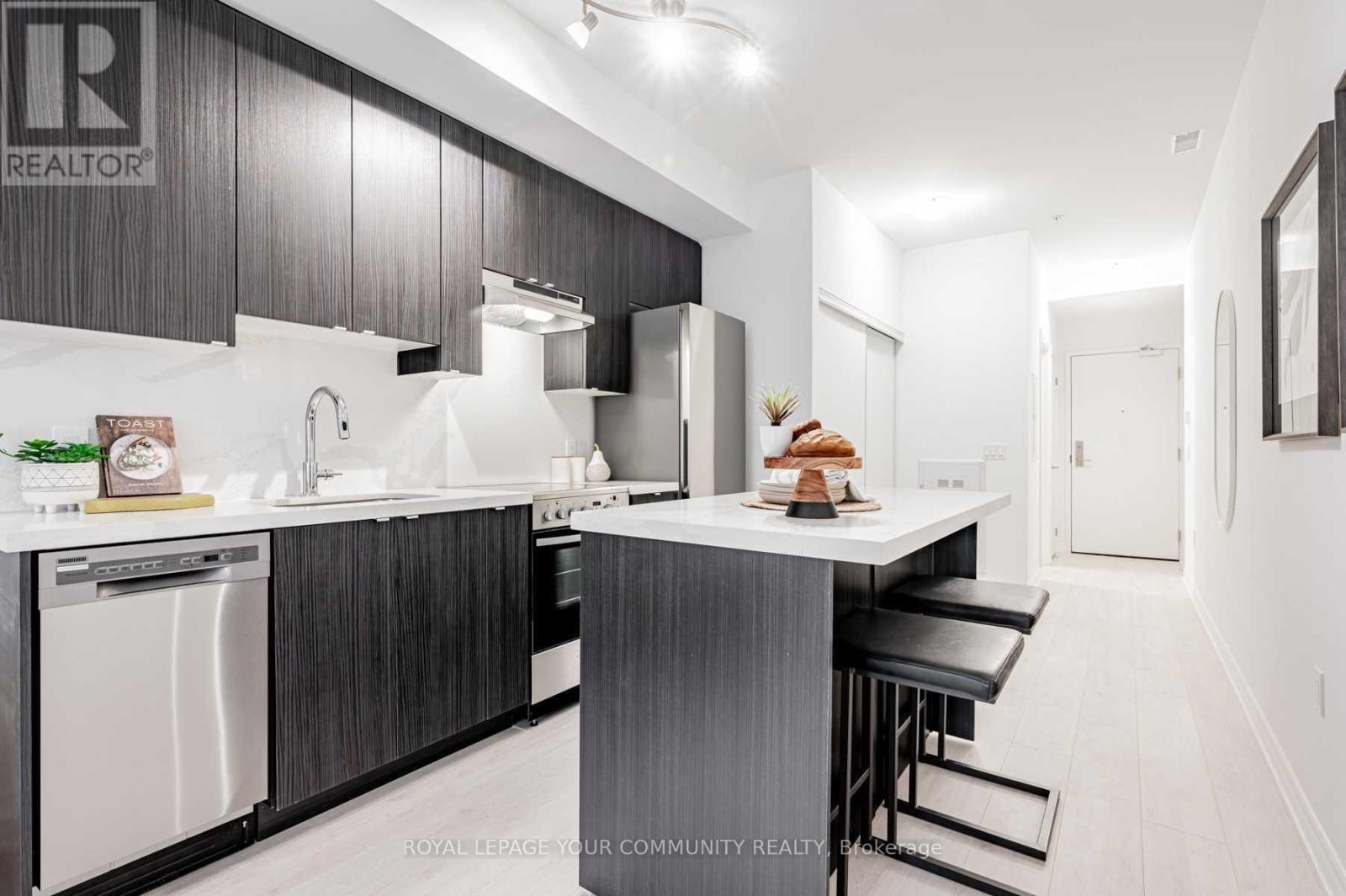 111 - 408 BROWNS LINE - Photo 4 of 30, Toronto (Alderwood), Ontario