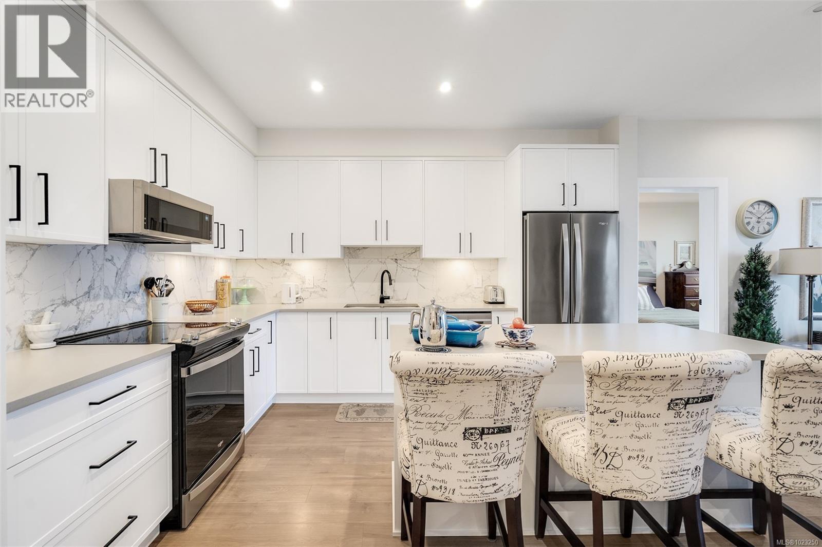 211 1361 Goldstream Ave, Langford