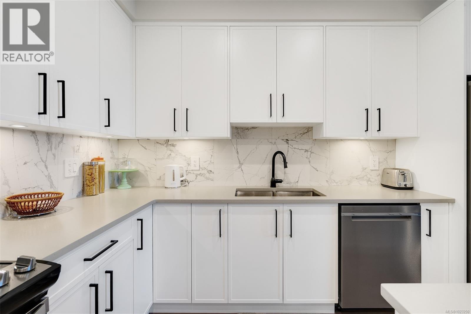 211 1361 Goldstream Ave, Langford