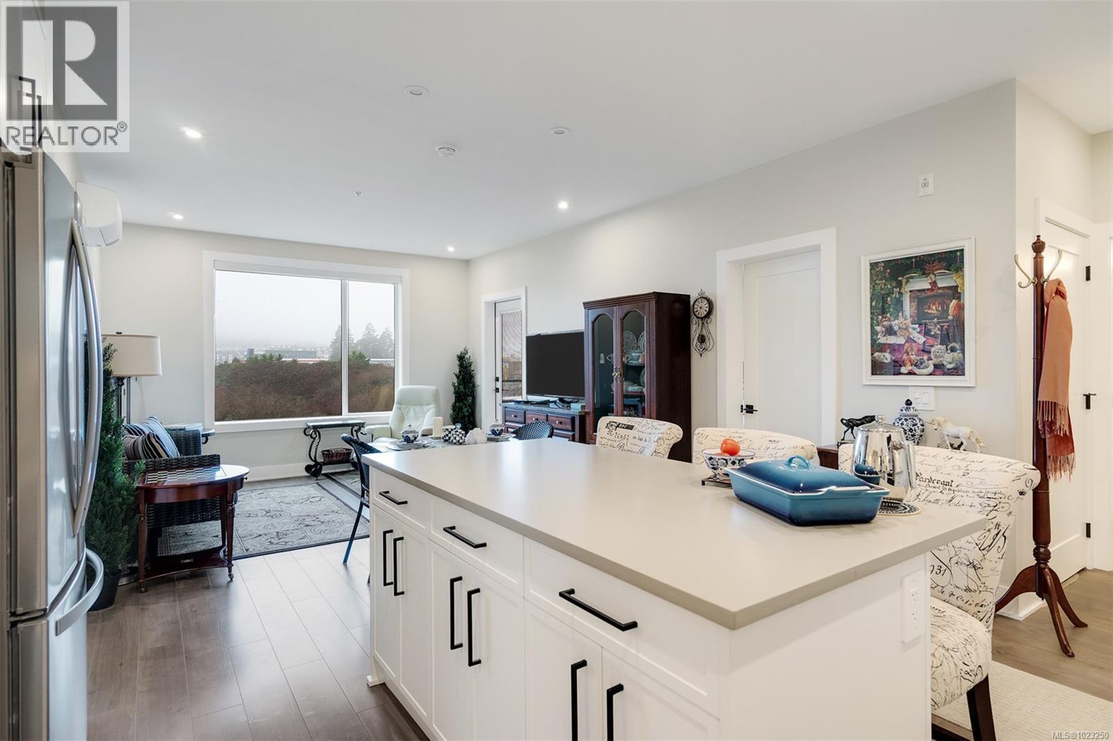 211 1361 Goldstream Ave, Langford