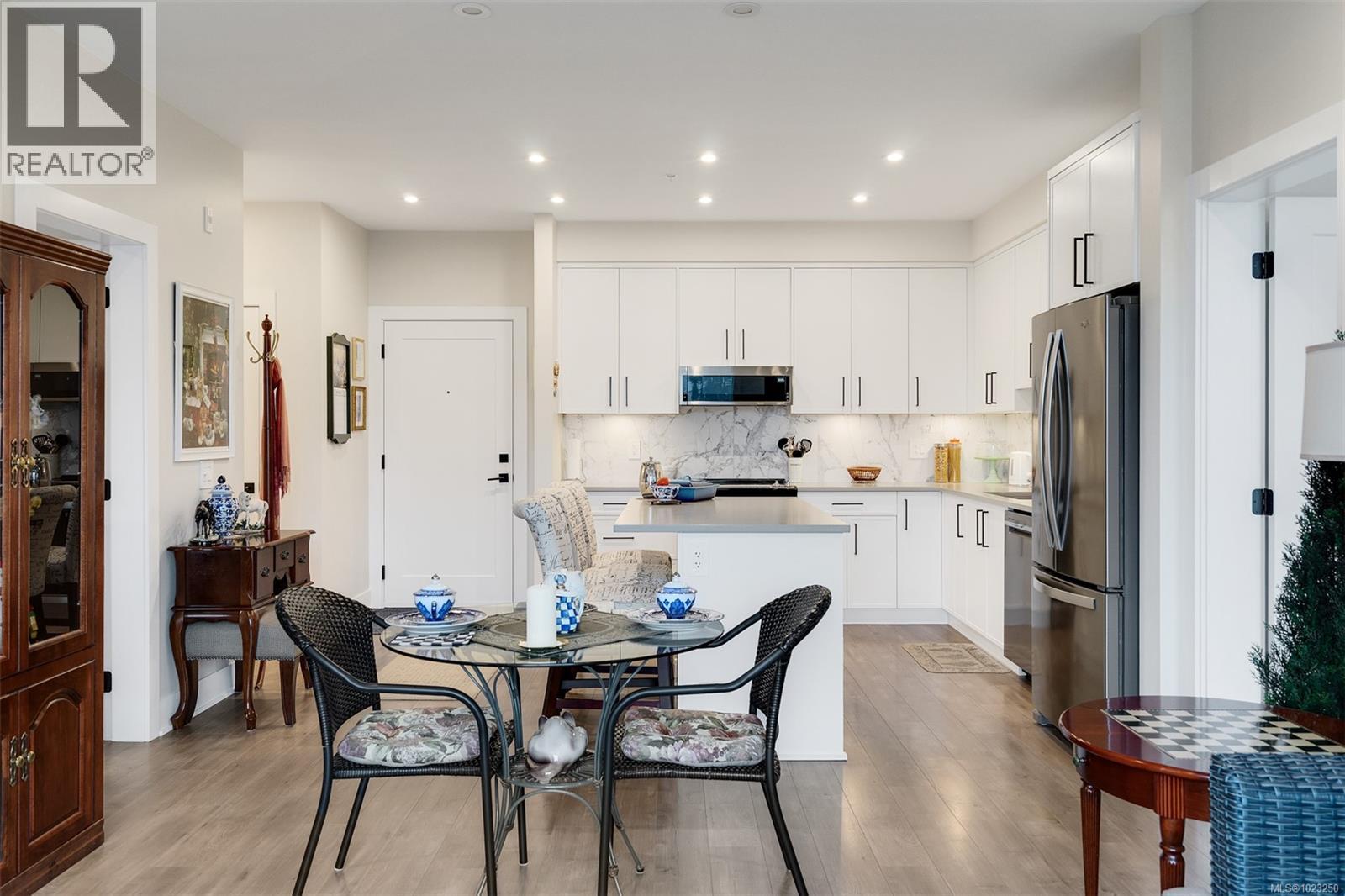 211 1361 Goldstream Ave, Langford