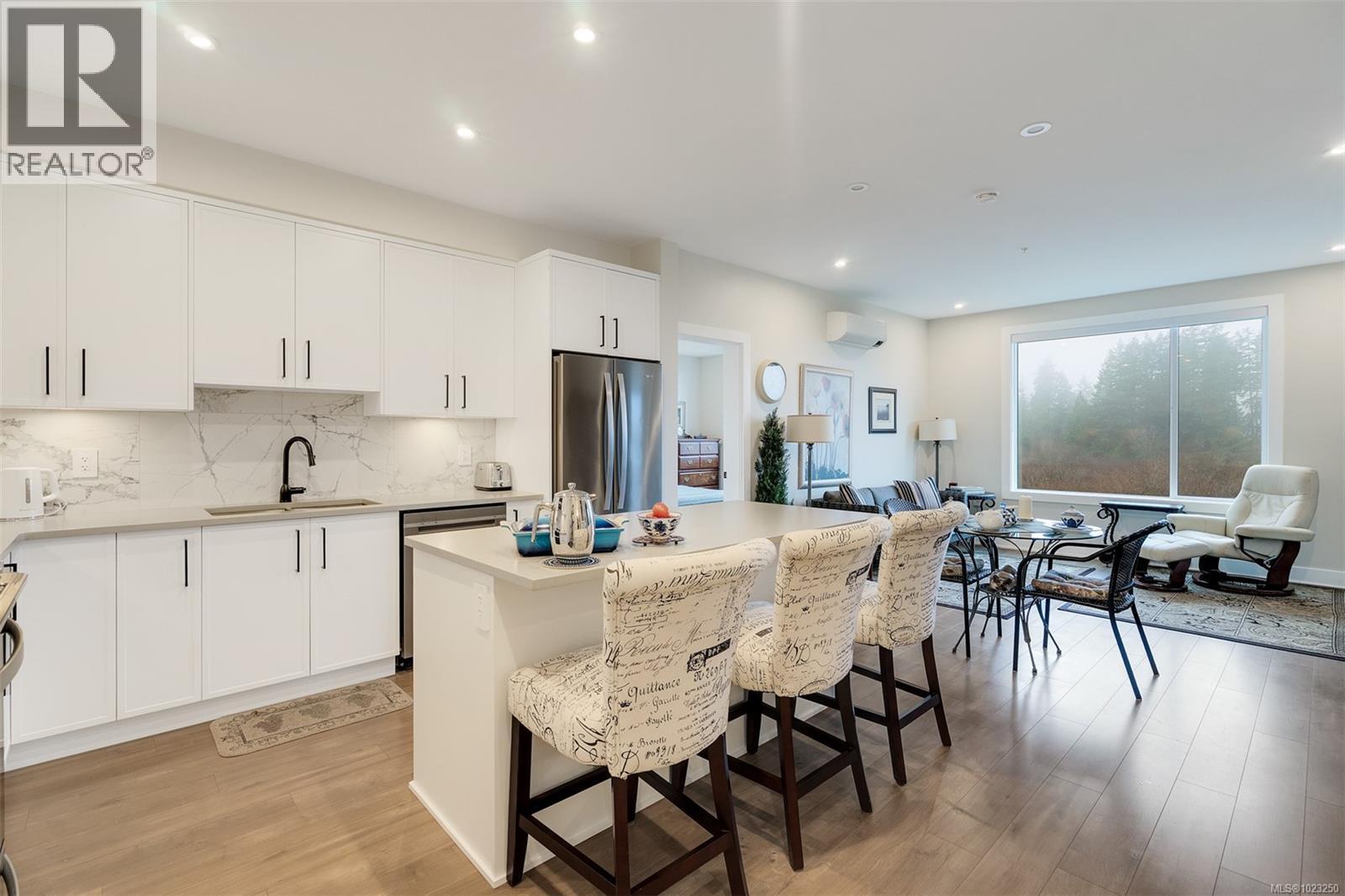 211 1361 Goldstream Ave, Langford