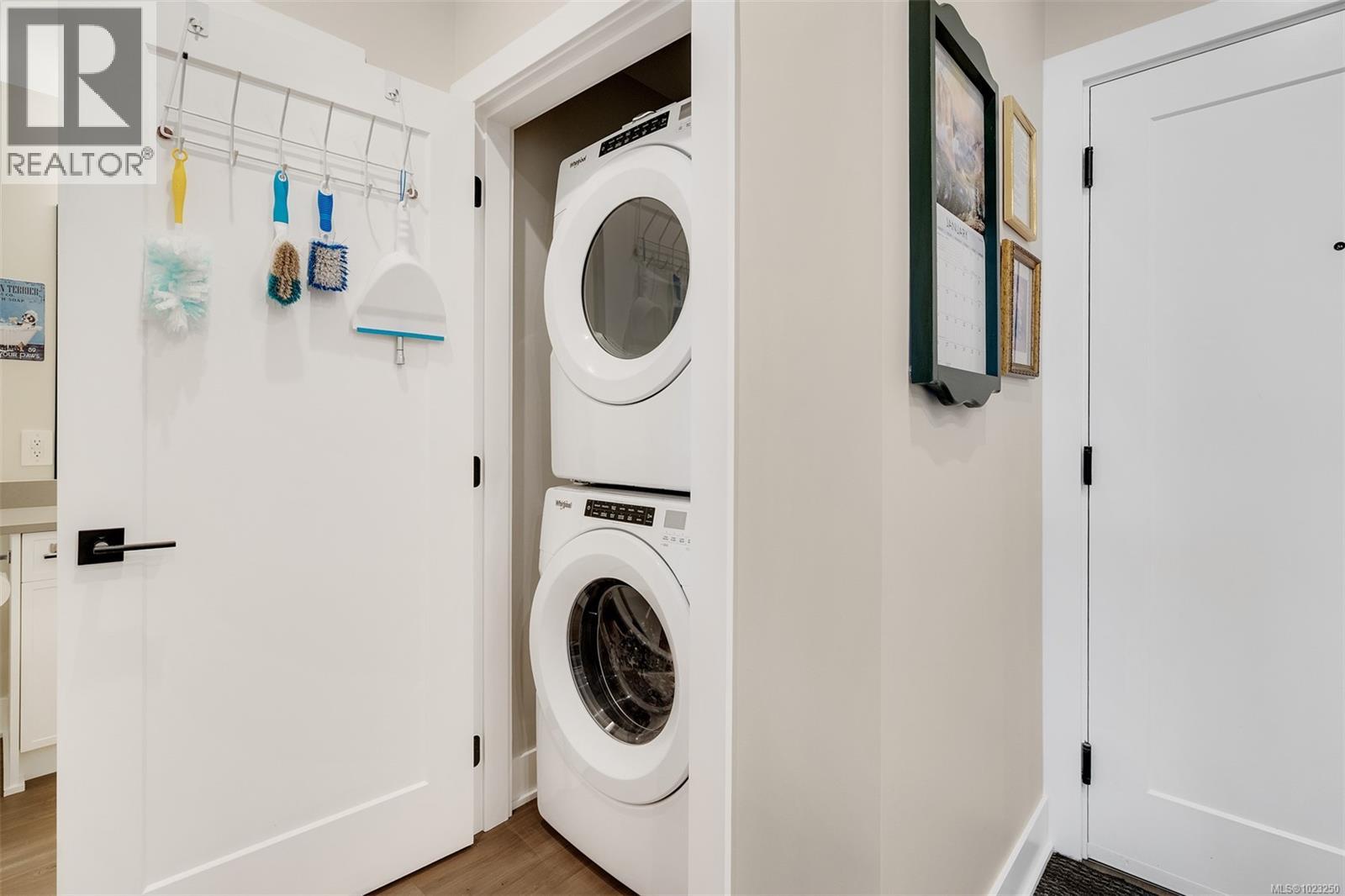 211 1361 Goldstream Ave, Langford