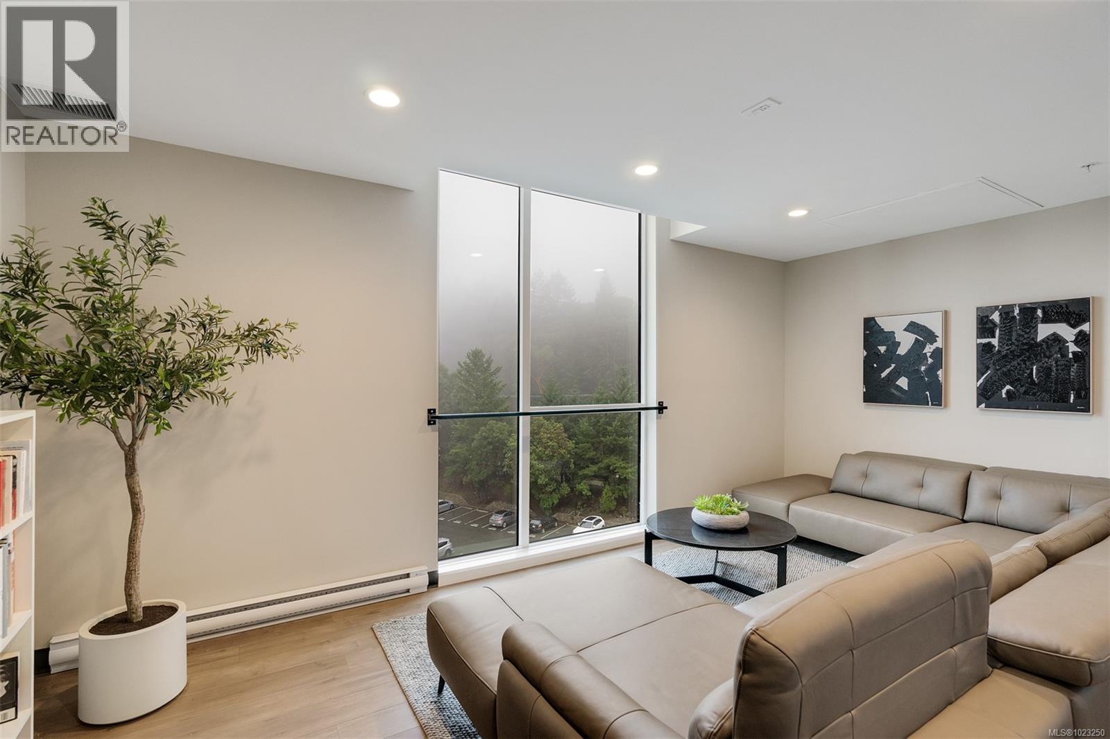 211 1361 Goldstream Ave, Langford