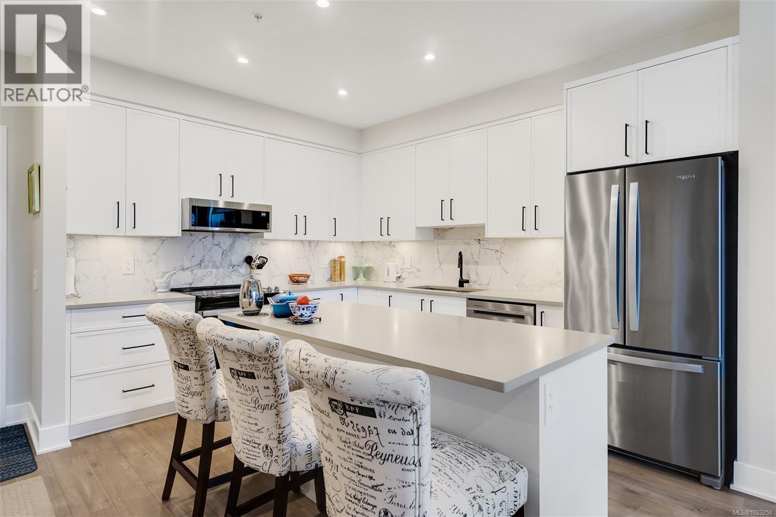 211 1361 Goldstream Ave, Langford