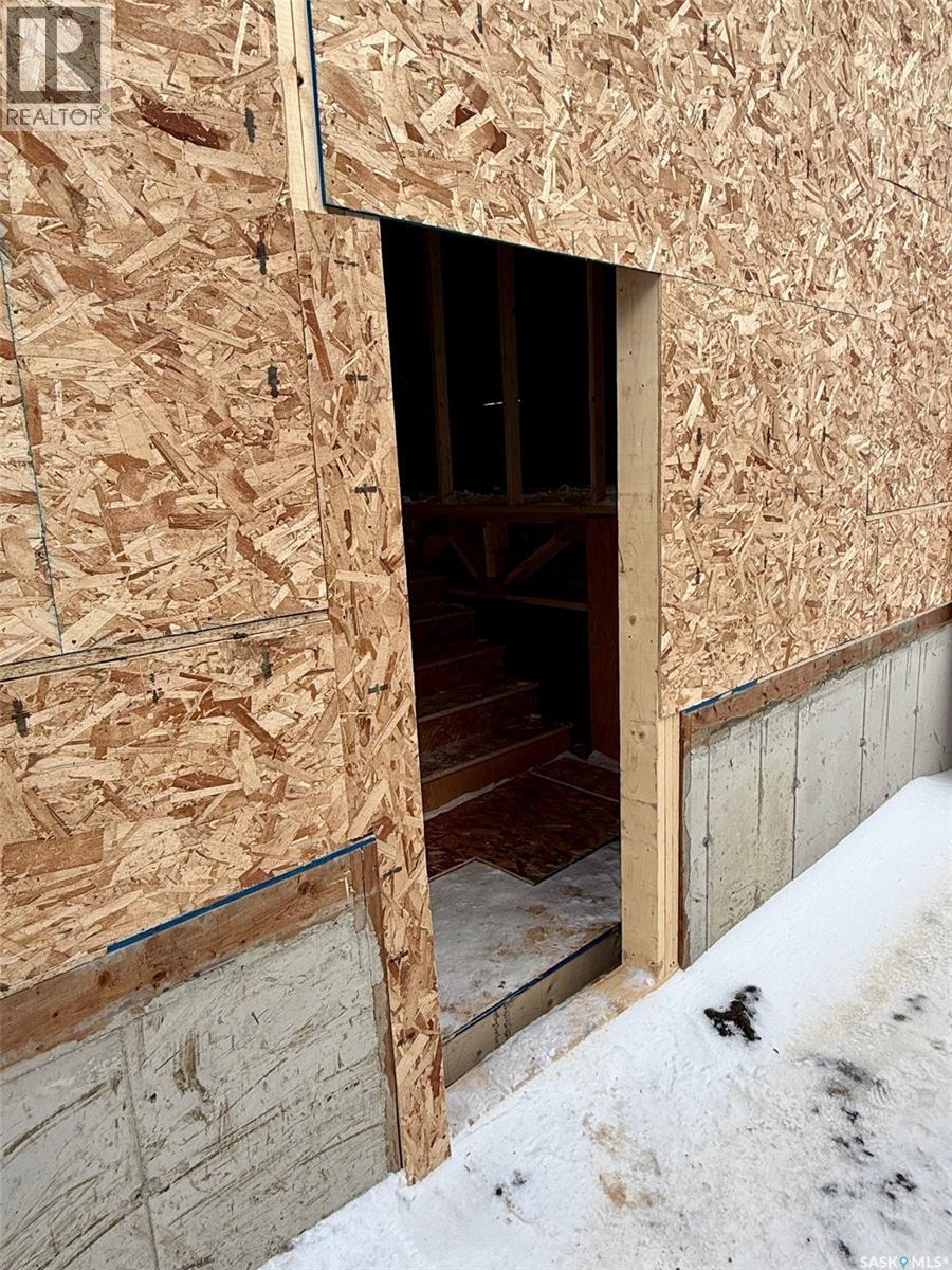 5210 Green CRESCENT - Photo 3 of 6, Regina, Saskatchewan