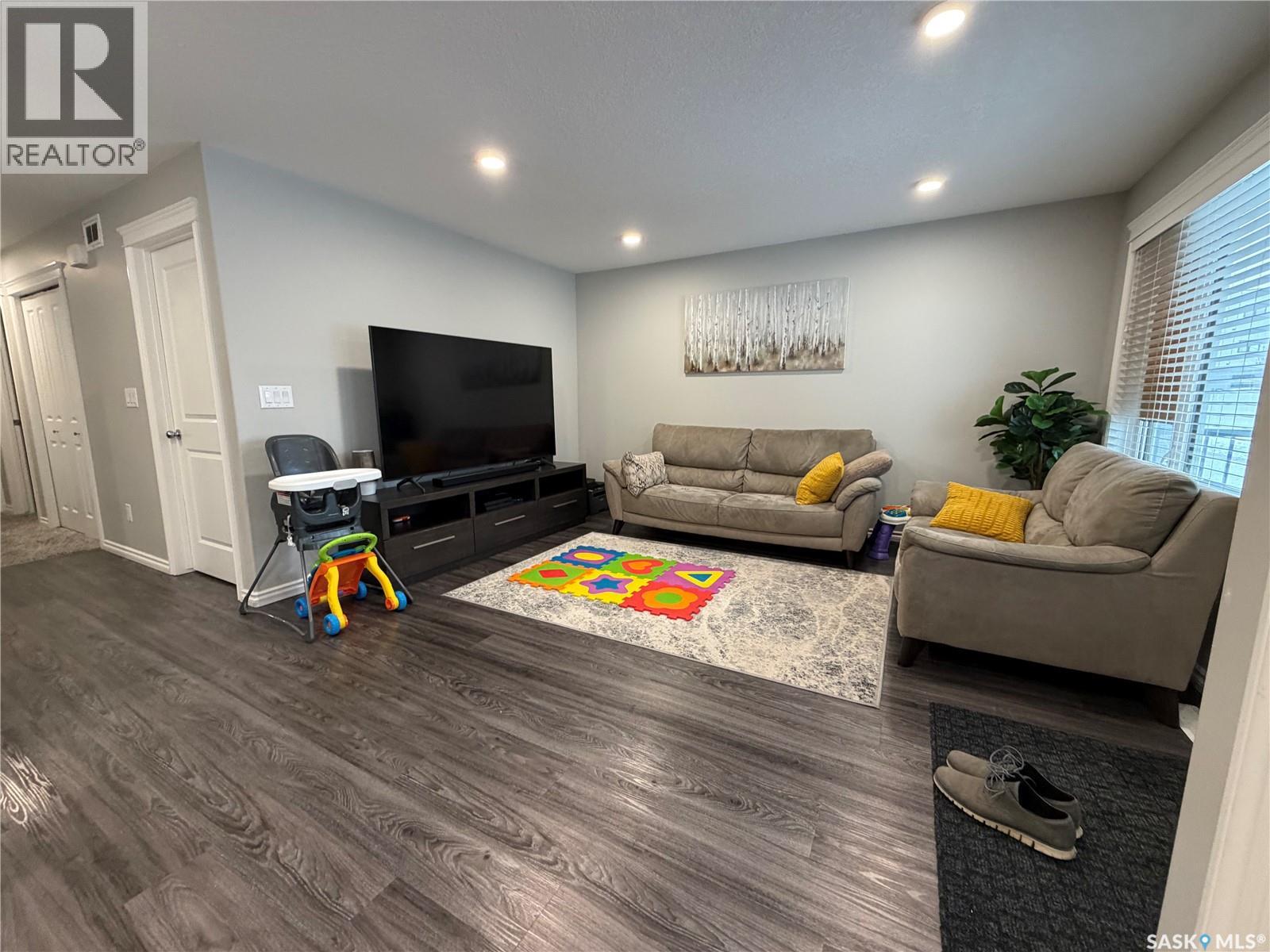 Single Family House for Sale in   Akhtar BEND Saskatoon 