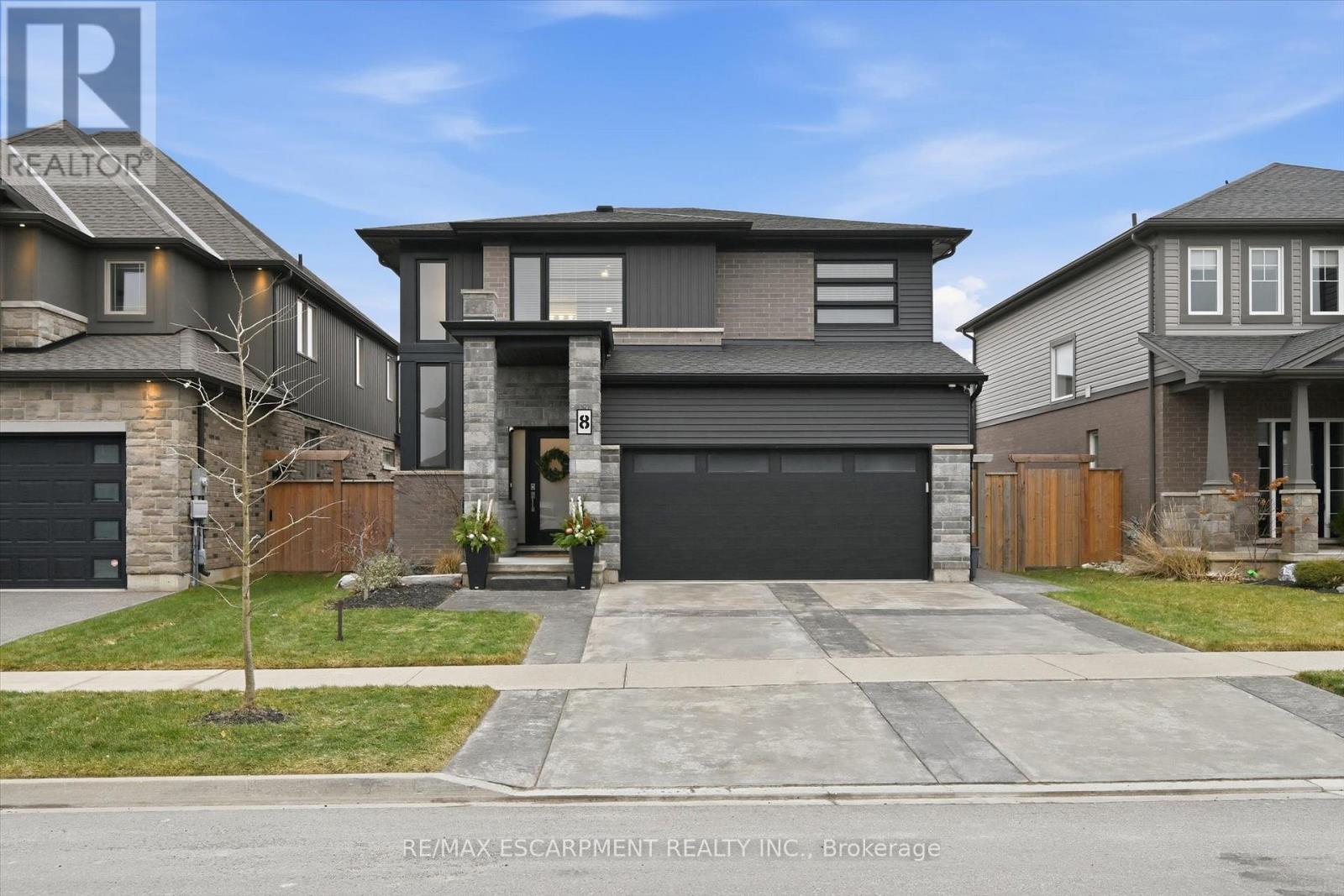 8 MYRTLE STREET - Photo 3 of 50, Pelham (Fonthill), Ontario